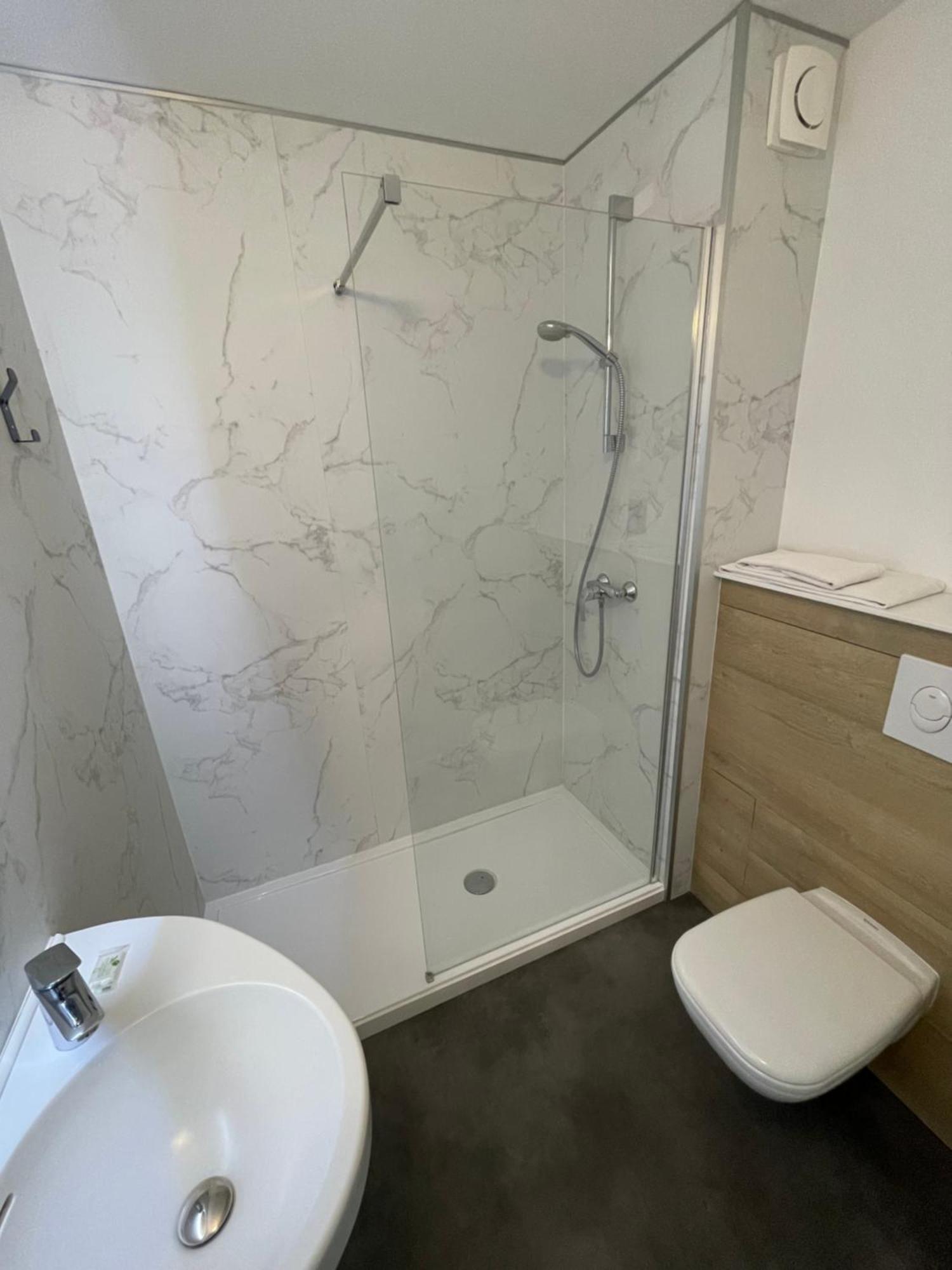 Hotel Castel Neuves-Maisons ภายนอก รูปภาพ