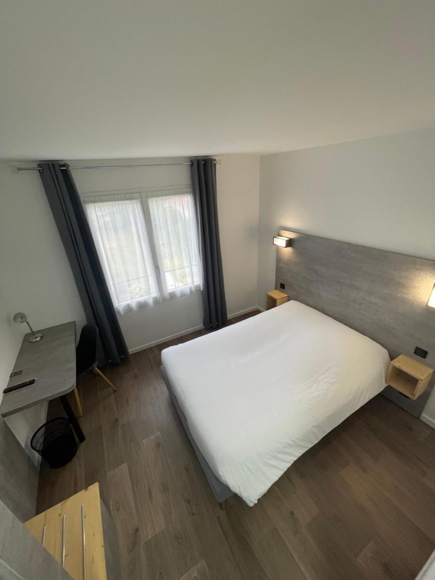 Hotel Castel Neuves-Maisons ภายนอก รูปภาพ