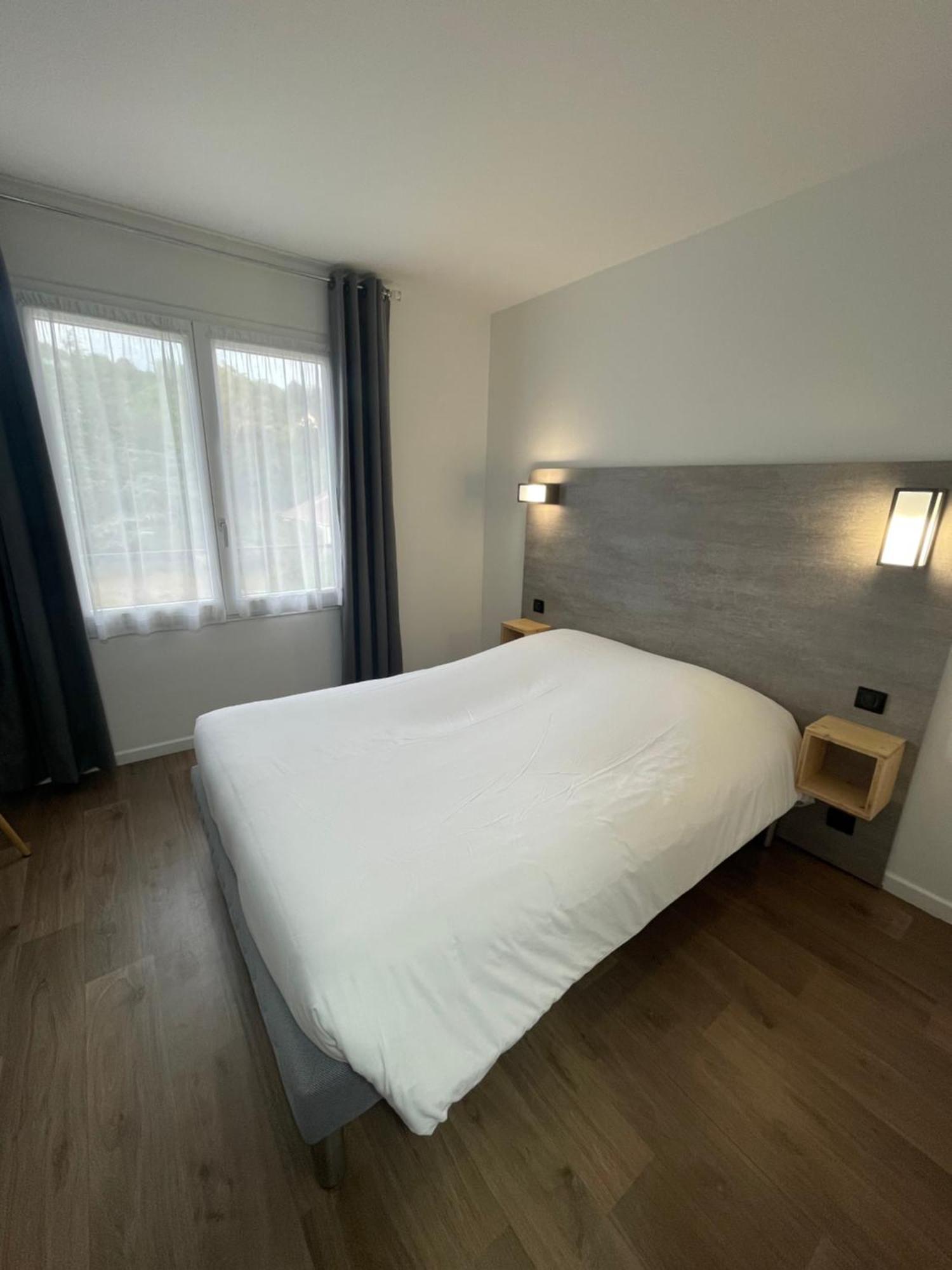 Hotel Castel Neuves-Maisons ภายนอก รูปภาพ