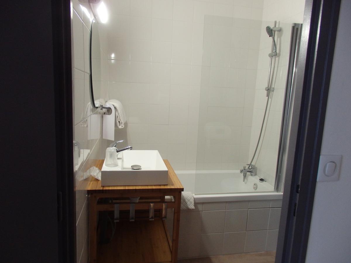 Hotel Castel Neuves-Maisons ภายนอก รูปภาพ