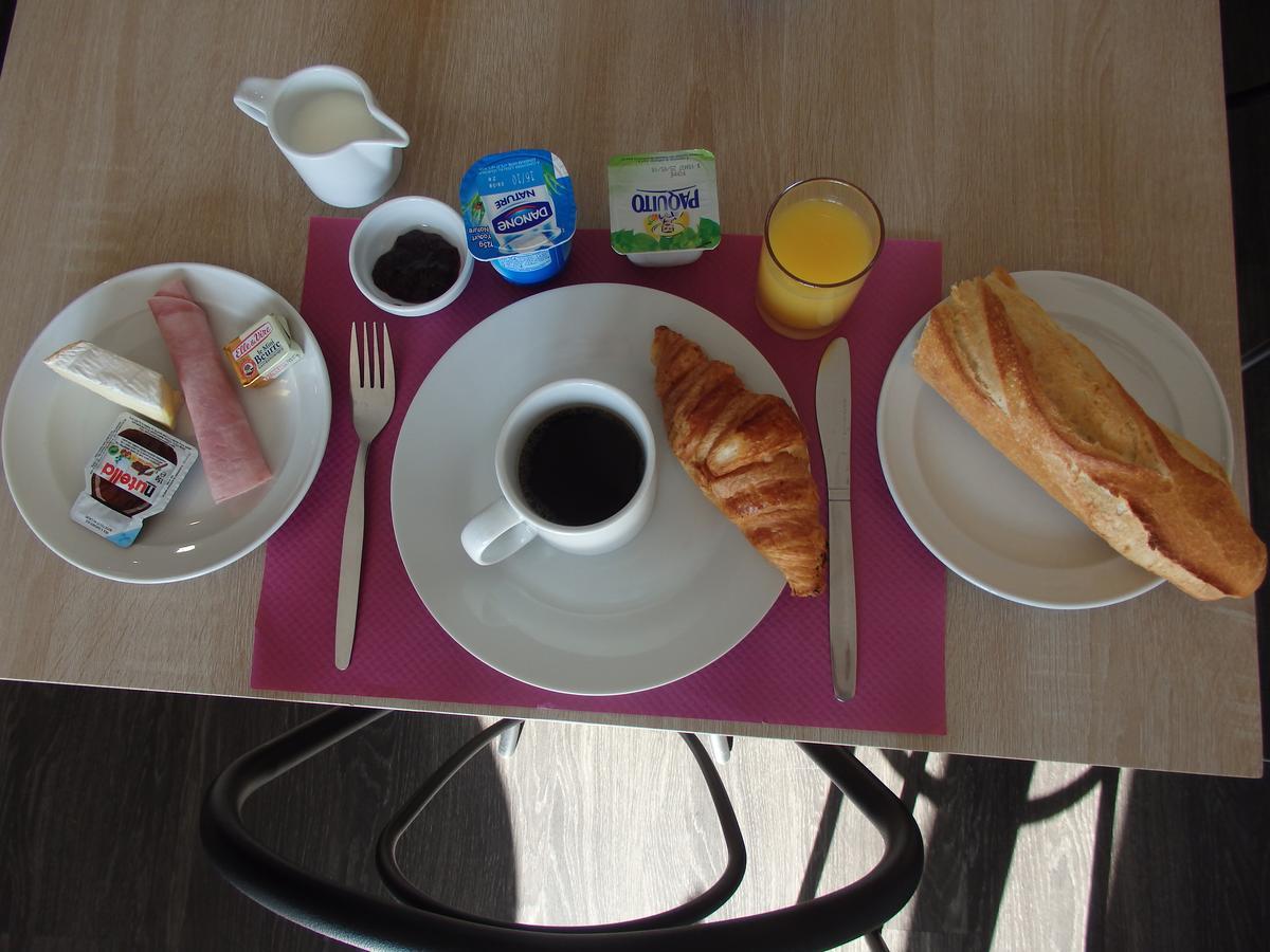 Hotel Castel Neuves-Maisons ภายนอก รูปภาพ