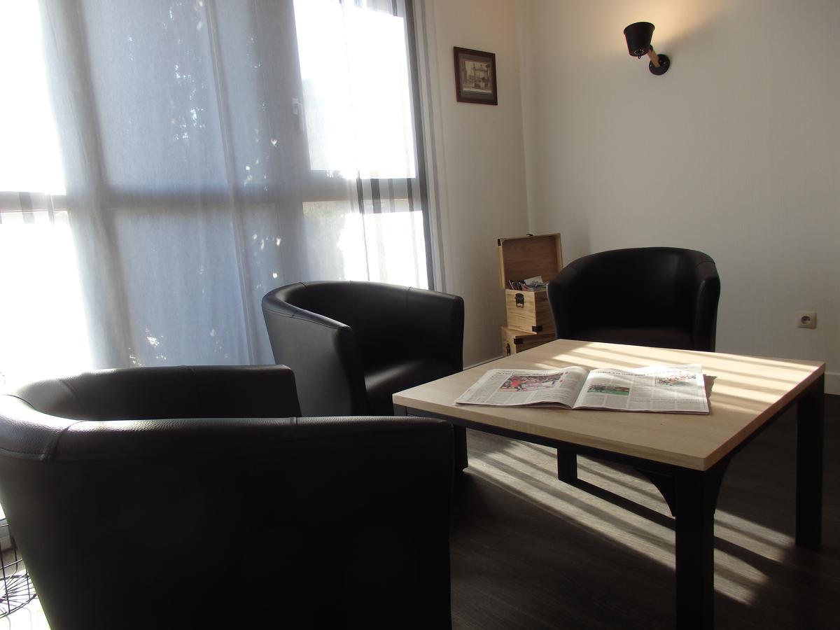 Hotel Castel Neuves-Maisons ภายนอก รูปภาพ
