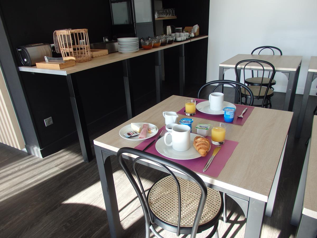 Hotel Castel Neuves-Maisons ภายนอก รูปภาพ