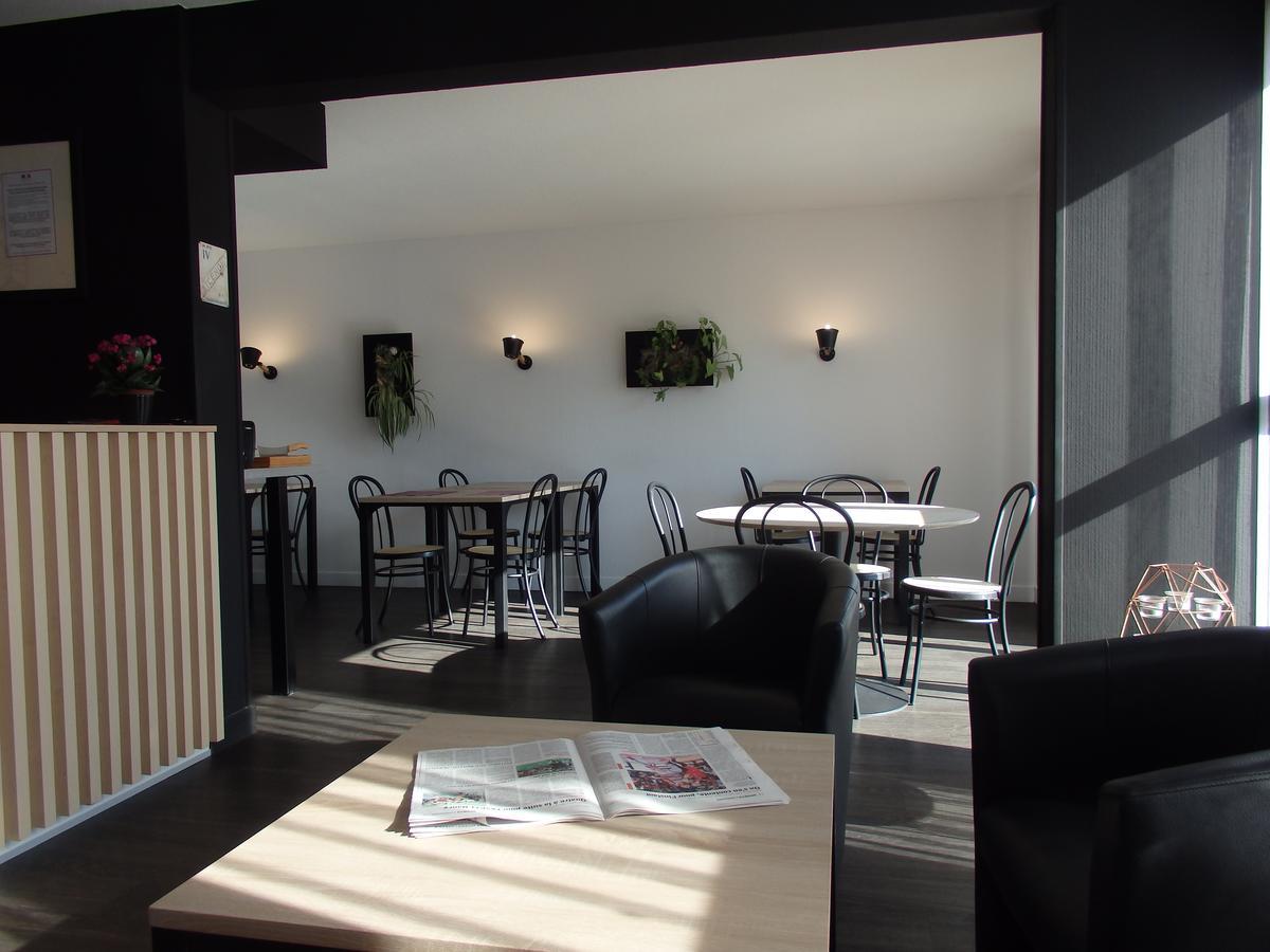 Hotel Castel Neuves-Maisons ภายนอก รูปภาพ